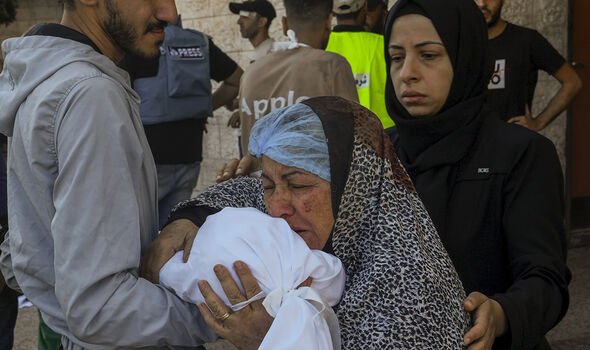 Death toll in Gaza tops 2,700